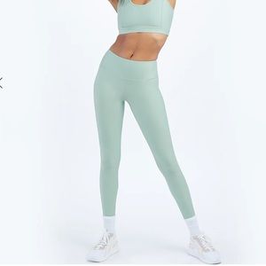 ✨NWT✨Summersalt The Do-It-All High Rise 7/8 Leggings in Sage